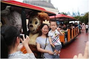 唱歌团队吃瓜,揭秘唱歌团队的欢乐食光